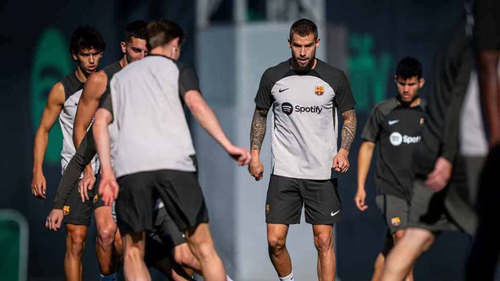 Iñigo Martínez, uno de los veteranos del Barça, durante un entrenamiento