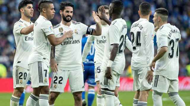 El Real Madrid se reúne para celebrar un gol en la Liga
