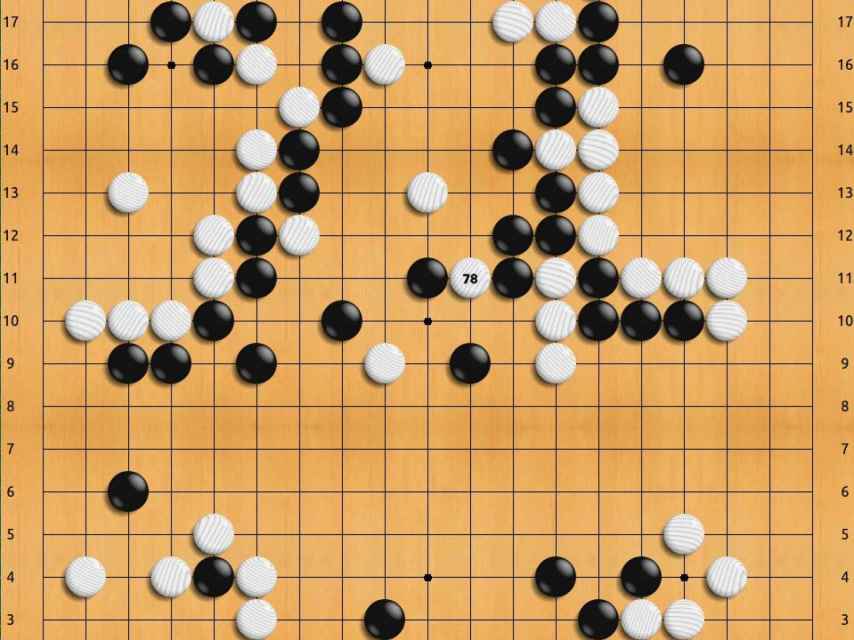 Un tablero  con uno de los movimientos de la máquina AlphaGo