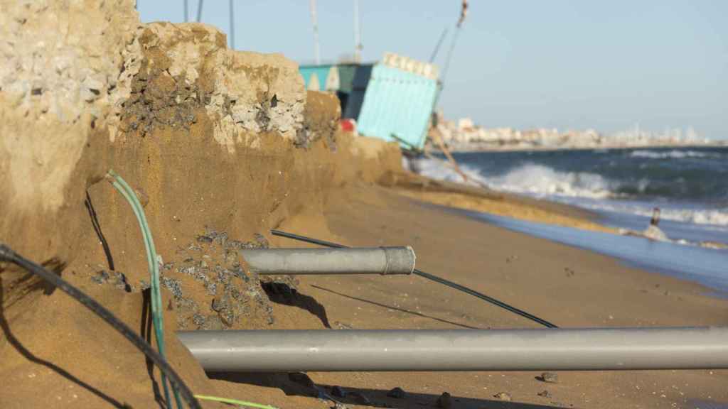 Daños causados por los temporales en una playa barcelonesa