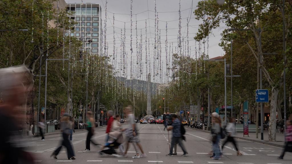 Luces de navidad en el Paseo de Gràcia, a 19 de octubre de 2023, en Barcelona