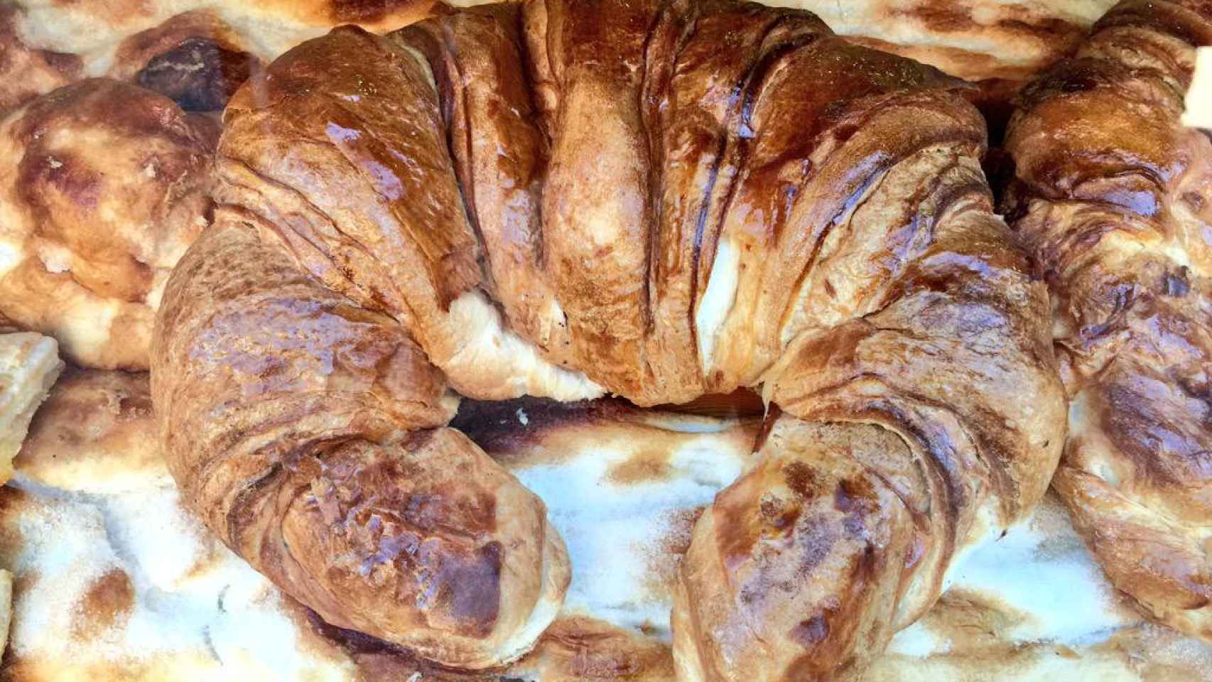 Los croissants gigantes del Pirineo que causan sensación: un kilo de placer