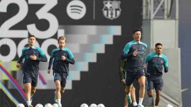 Robert Lewandowski y otros futbolistas del Barça se entrenan en la Ciutat Esportiva