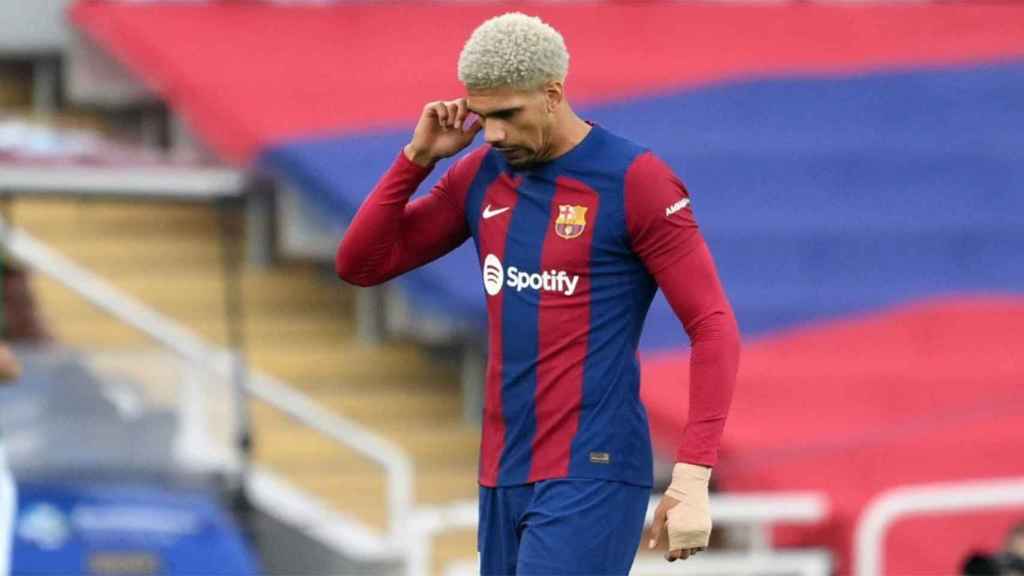 Ronald Araujo, durante un partido con el FC Barcelona esta temporada 2023-24