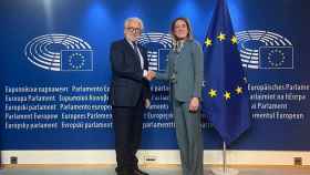 El presidente de Foment del Treball, Josep Sánchez Llibre, junto a la presidenta del Parlamento Europeo, Roberta Metsola