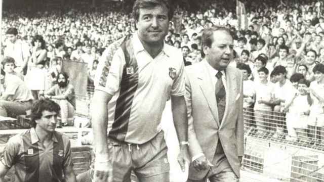 Terry Venables y Josep Lluís Núñez, en la presentación oficial del Barça en la temporada 1984-85
