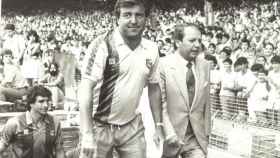 Terry Venables y Josep Lluís Núñez, en la presentación oficial del Barça en la temporada 1984-85