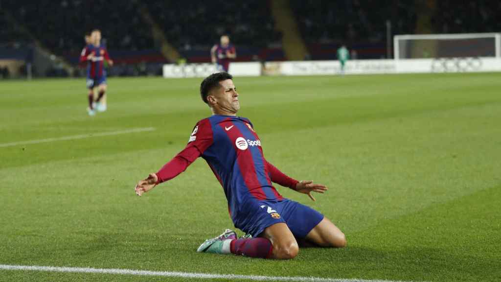 Joao Cancelo celebra eufórico su gol contra el Oporto