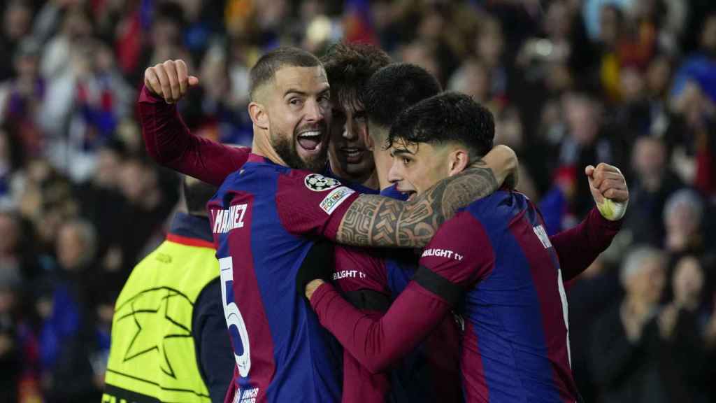 Los jugadores del Barça celebran el segundo gol, de Joao Félix