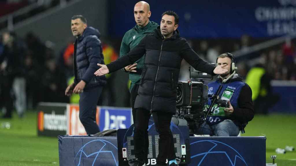 Xavi Hernández, durante el partido contra el Oporto en Montjuïc