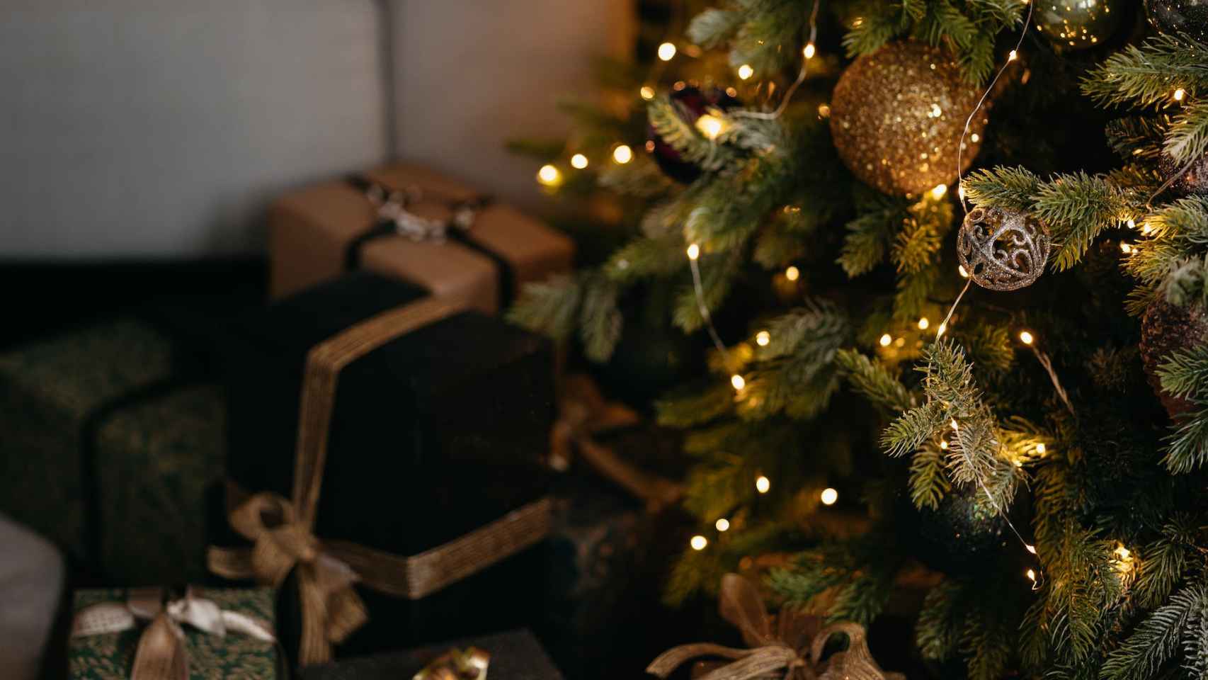 Árbol de Navidad con regalos