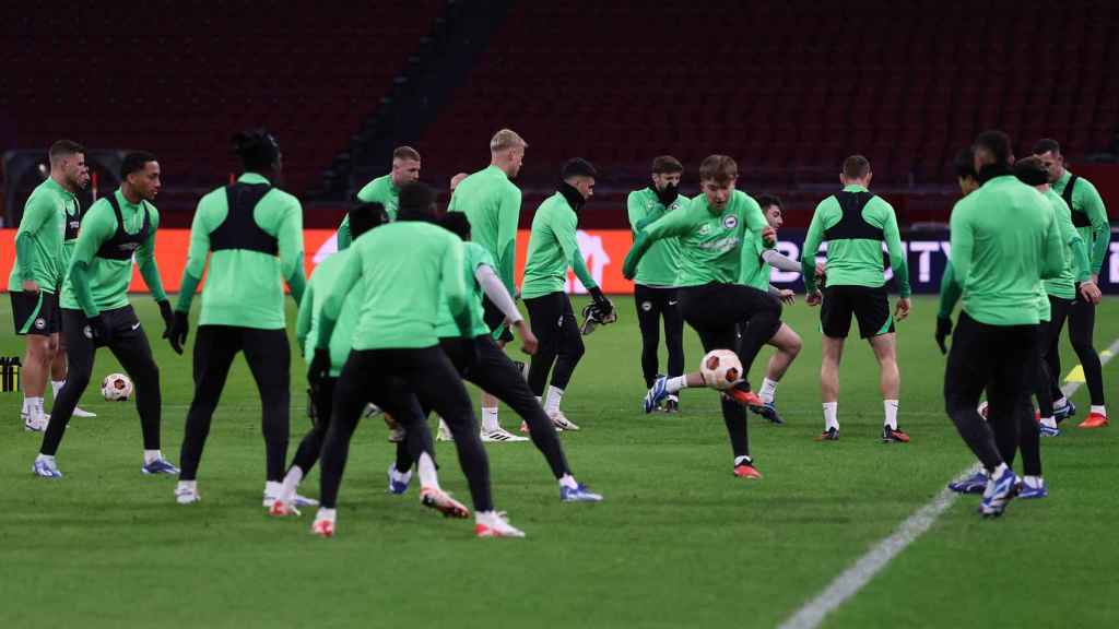 El Brighton, equipo donde milita Ansu Fati, entrena antes de un partido de Europa League