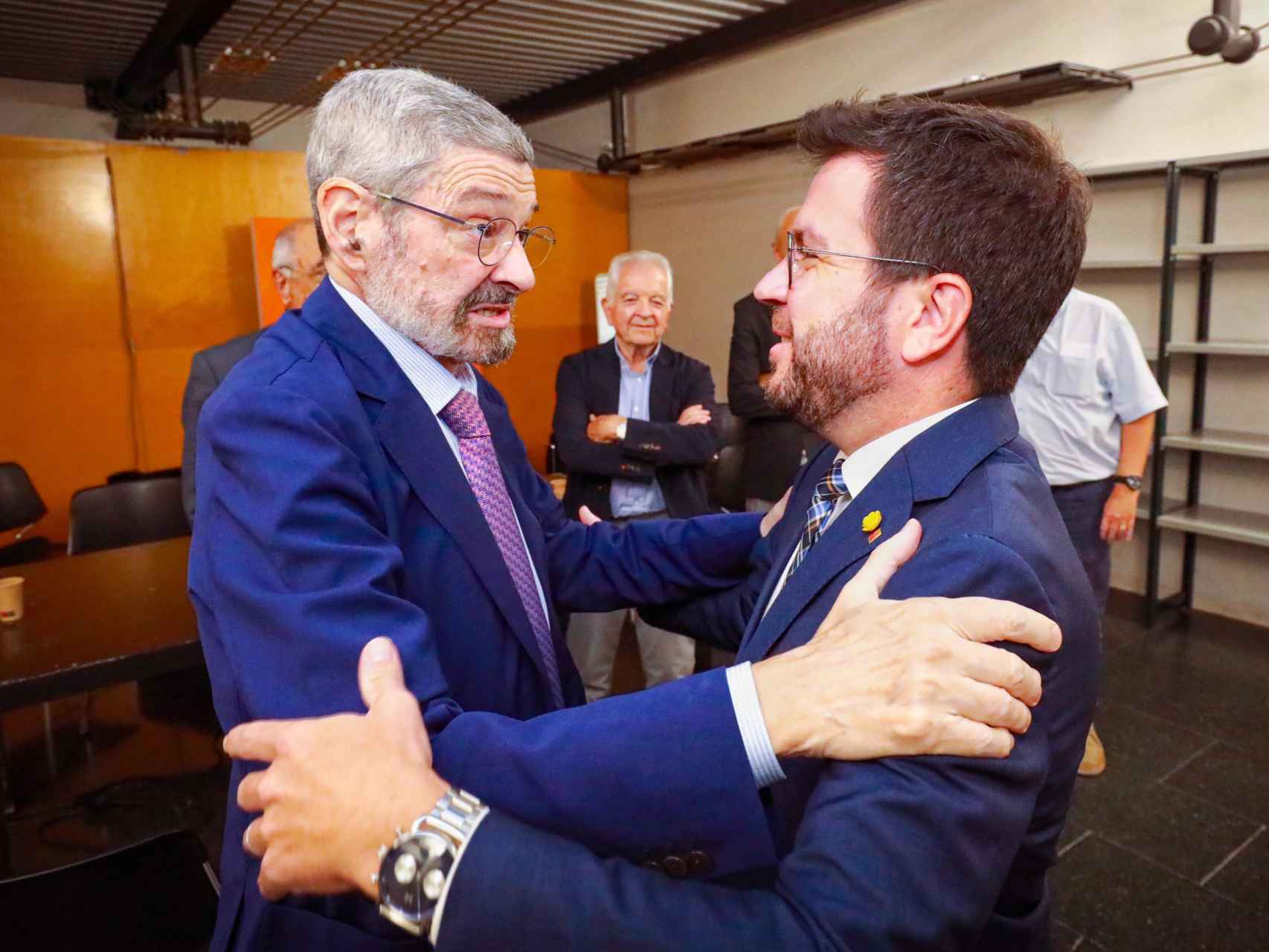 El presidente de la Generalitat, Pere Aragonès con el historiador Joan B.Culla durante un homenaje el pasado mes de septiembre