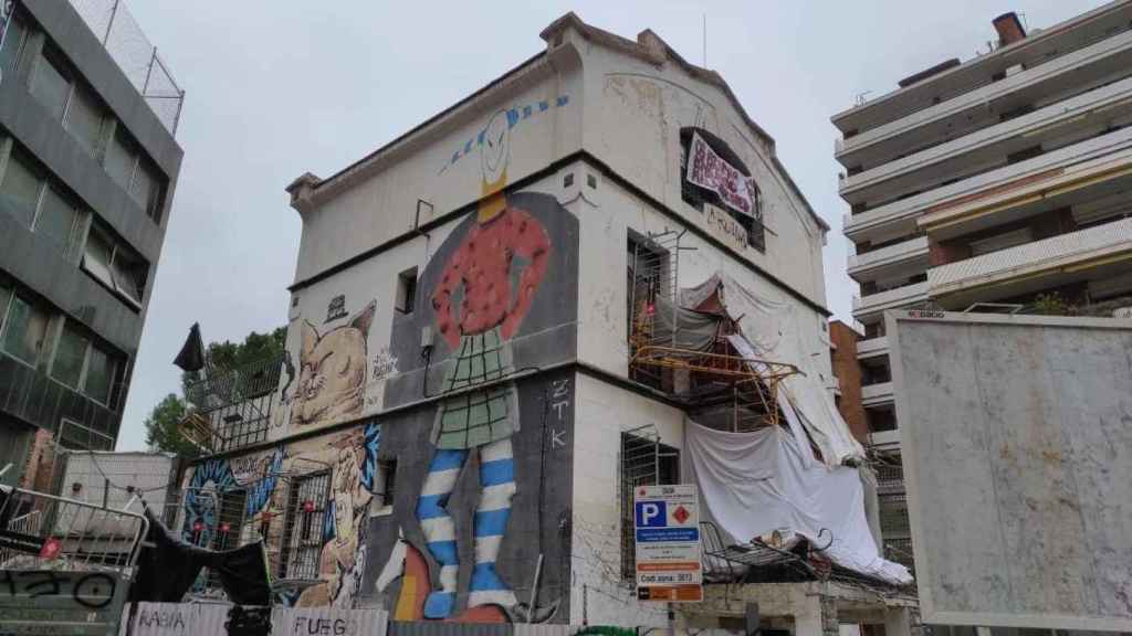 Barricadas ante el CSO La Ruïna de La Bonanova de Barcelona