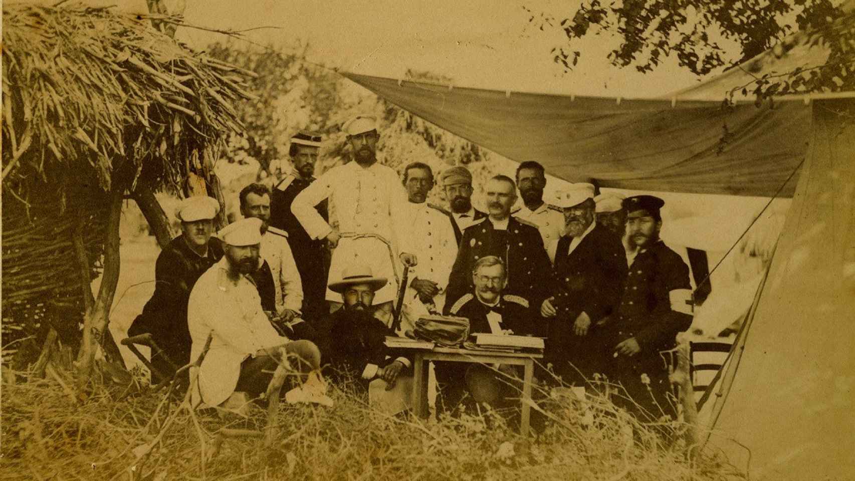 Grupo de militares y reporteros de la guerra ruso-turca, 1877