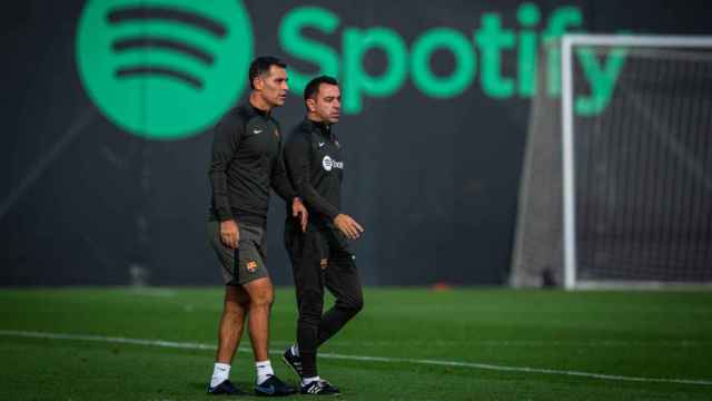 Rafa Márquez y Xavi Hernández, en el entrenamiento conjunto del primer equipo del Barça y el filial