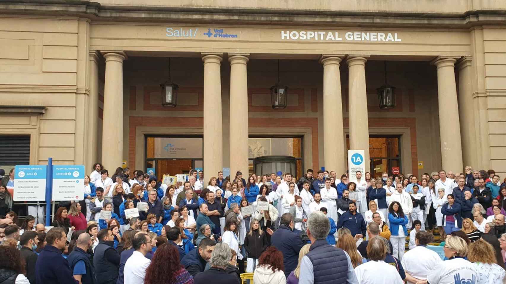 Protesta en el Hospital Vall d'Hebrón contra el preacuerdo del ICS