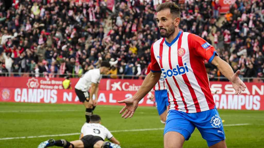 Cristian Stuani, celebrando uno de los goles contra el Valencia