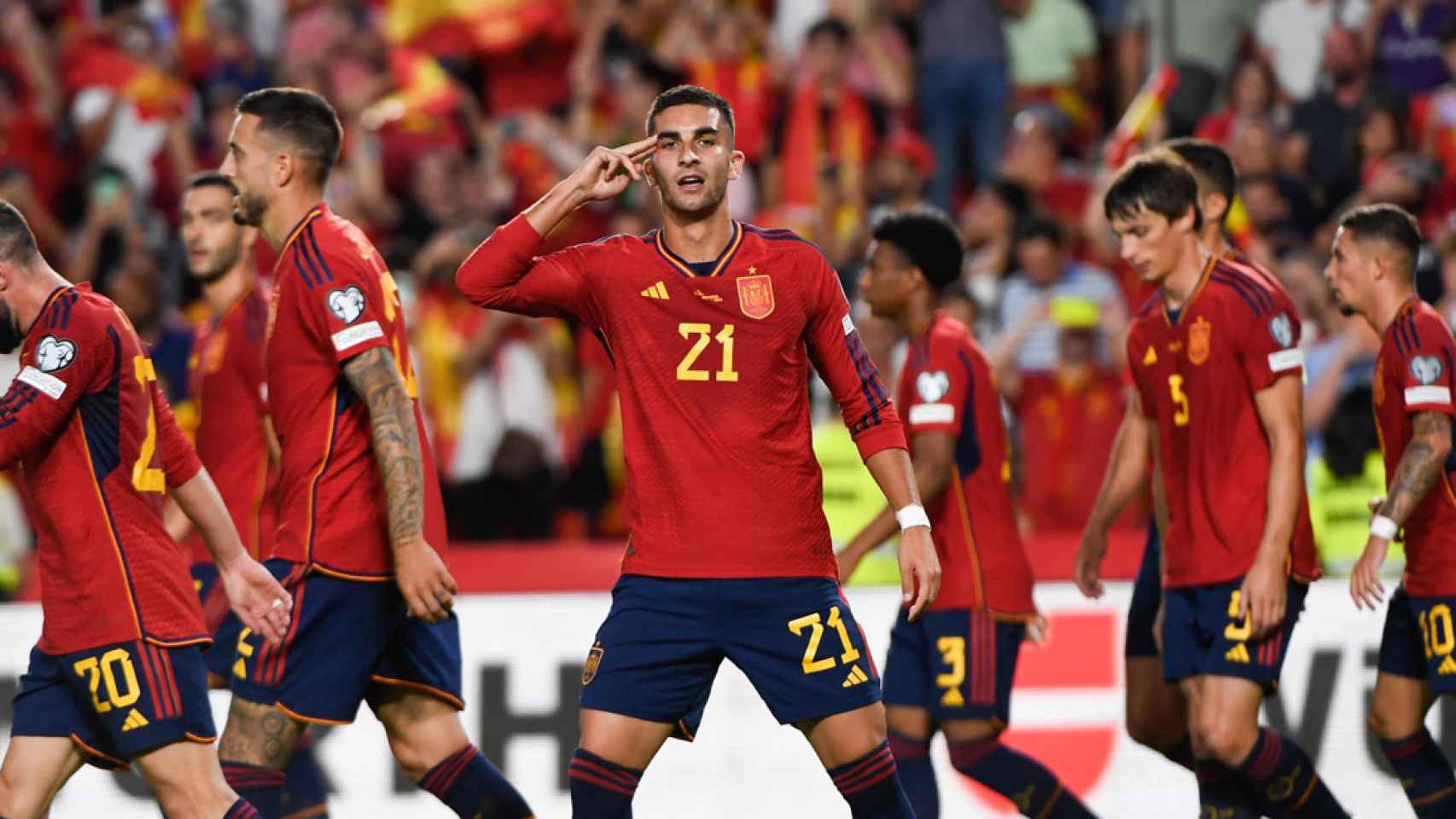 Ferran Torres festeja un gol con la selección española en las eliminatorias de la Eurocopa 2024