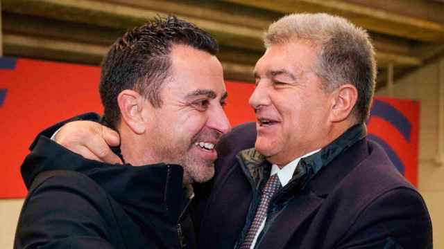 Laporta y Xavi, sonrientes tras un triunfo del Barça