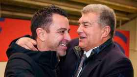 Laporta y Xavi, sonrientes tras un triunfo del Barça