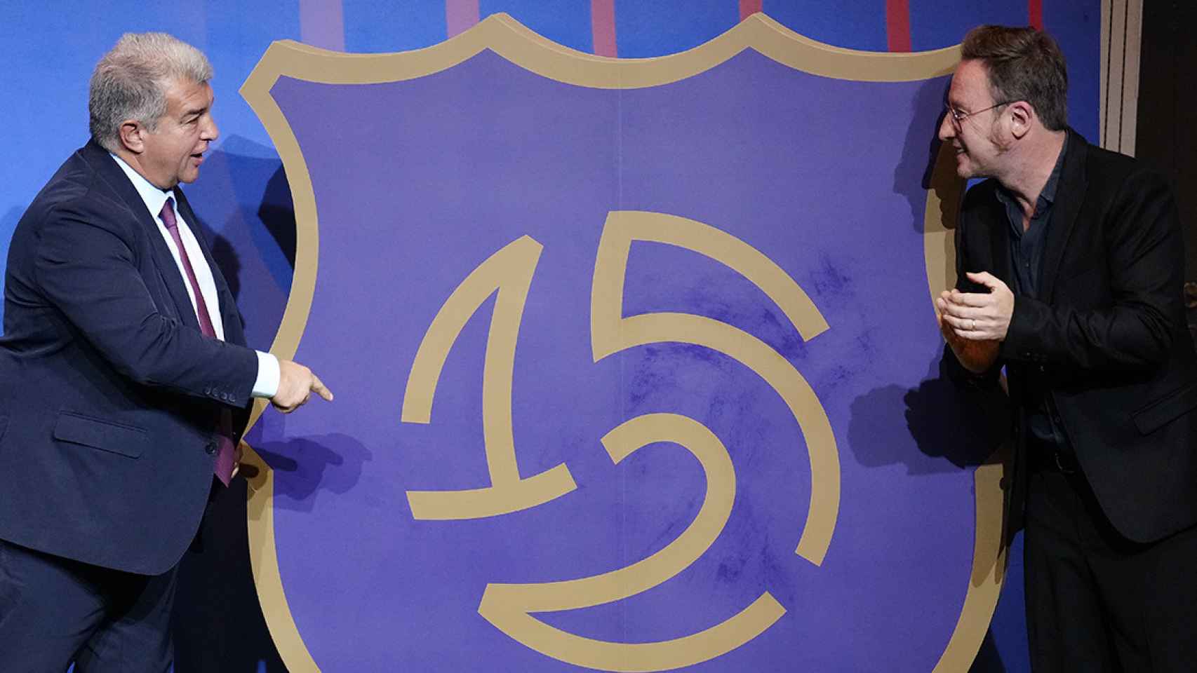 Laporta, junto a David Carabén, en el logo del 125 aniversario del Barça