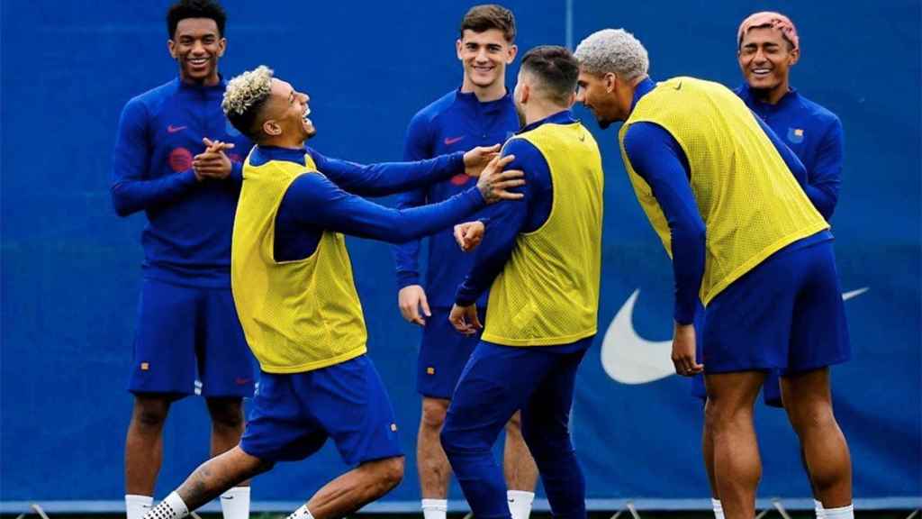 El FC Barcelona, durante un entrenamiento en la Ciutat Esportiva