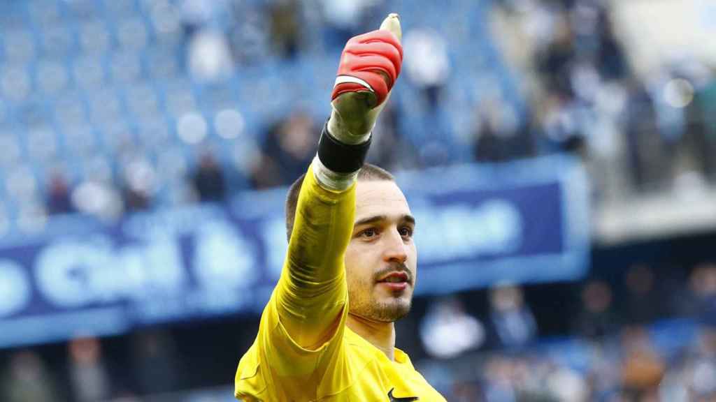 Arnau Tenas celebra su esperado debut con el PSG