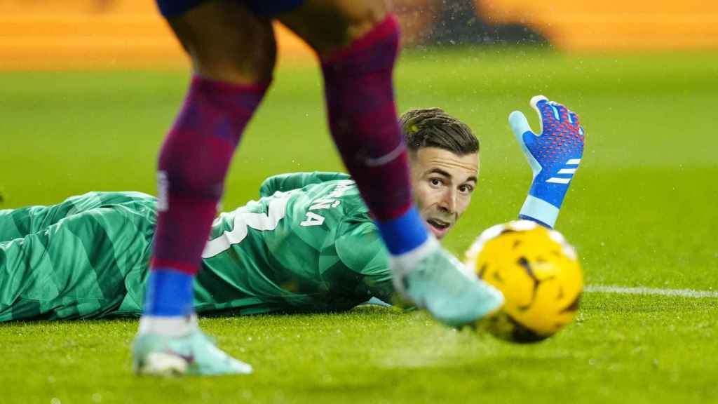 Iñaki Peña, durante el partido contra el Atlético de Madrid