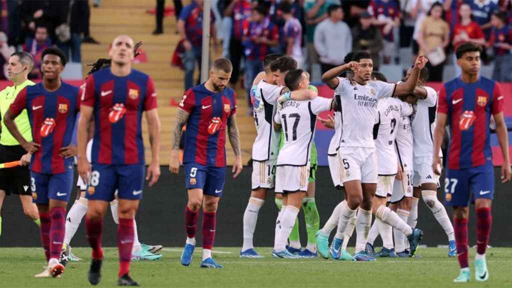 El Real Madrid, celebrando uno de los goles contra el FC Barcelona