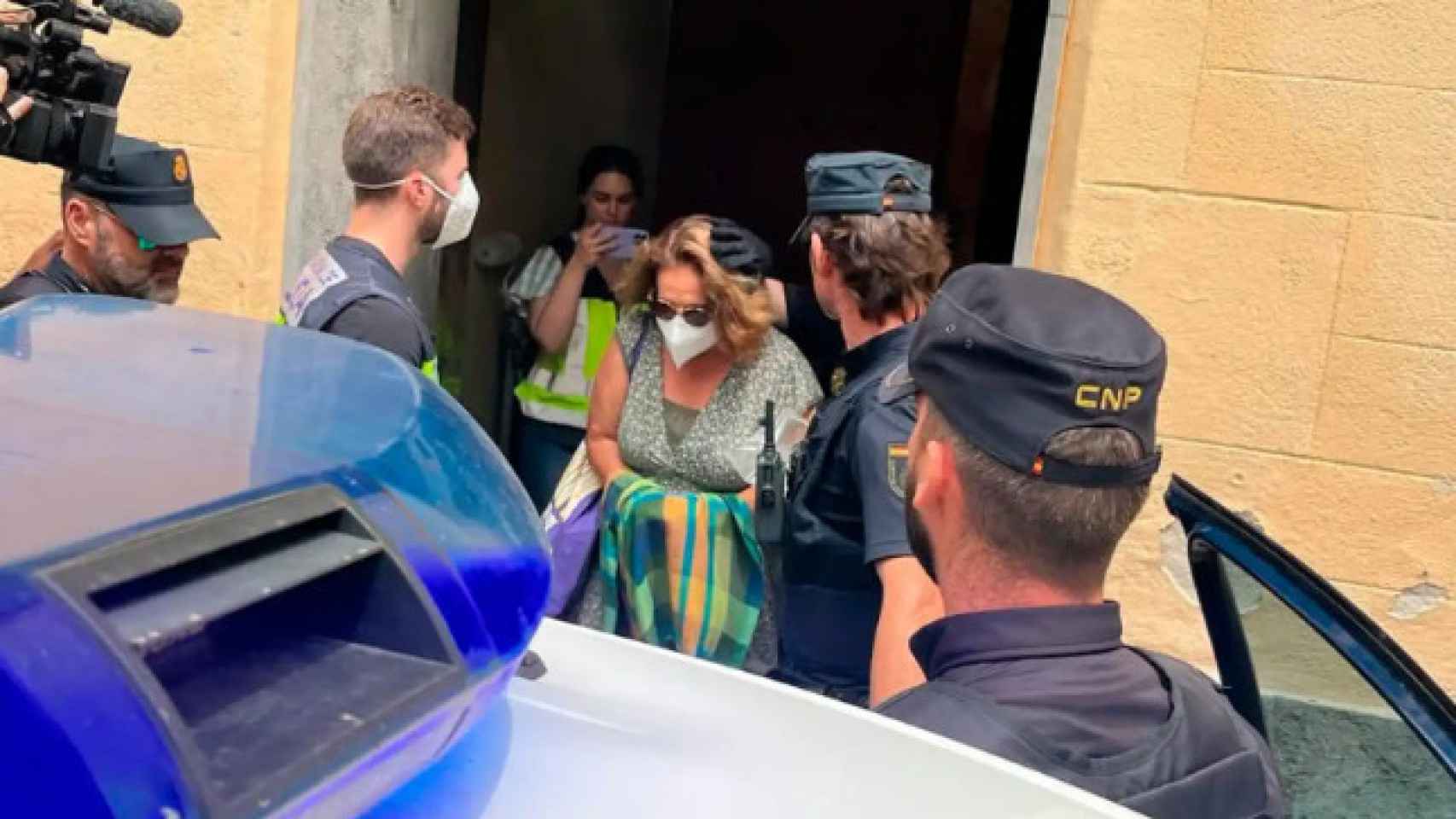 Momento de la detención de la alcaldesa de Sitges