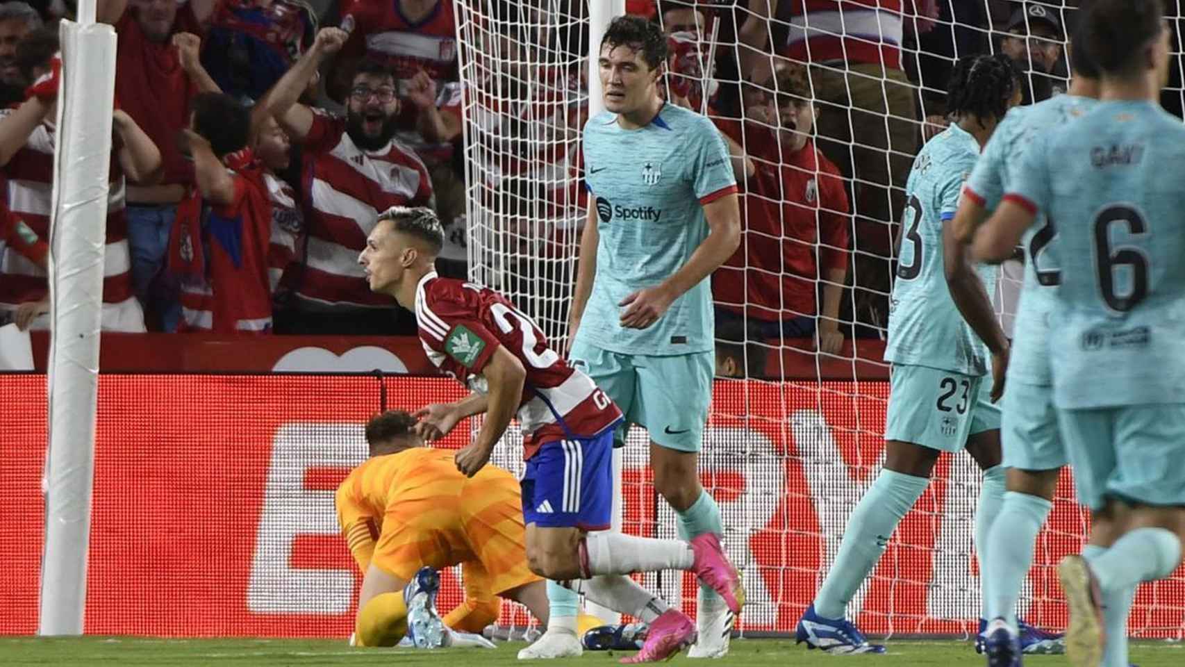 Bryan Zaragoza, verdugo del Barça, festeja un gol contra Ter Stegen en la Liga