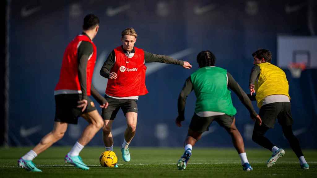 Frenkie de Jong, en un entrenamiento del Barça antes del partido contra el Girona