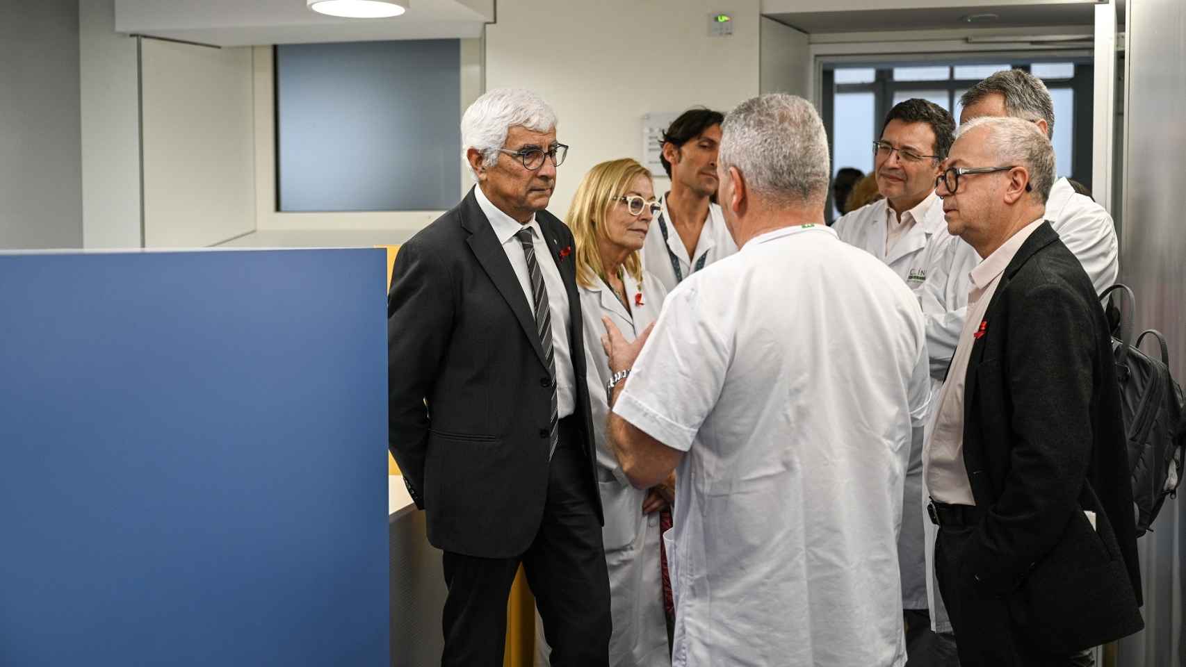 El conseller de Salud, Manel Balcells,en una visita al Hospital Clínic Barcelona
