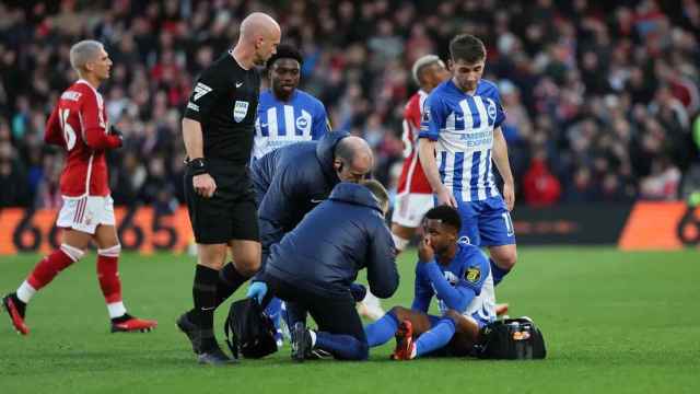 Ansu Fati cae lesionado en un partido contra el Nottingham Forest