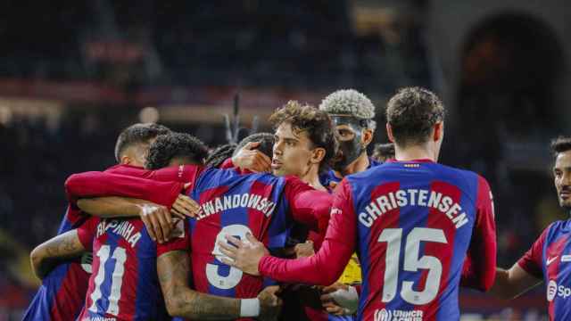 Los jugadores del Barça celebran el gol de Robert Lewandowski contra el Girona