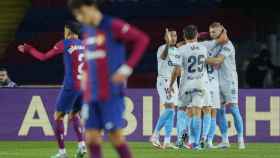 El FC Barcelona, lamentándose tras recibir un gol contra el Girona
