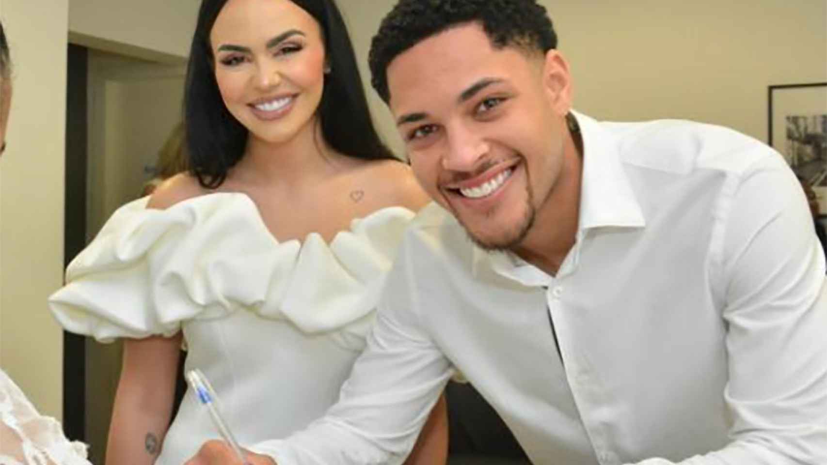 Vitor Roque se casa con Dayana Lins en Brasil