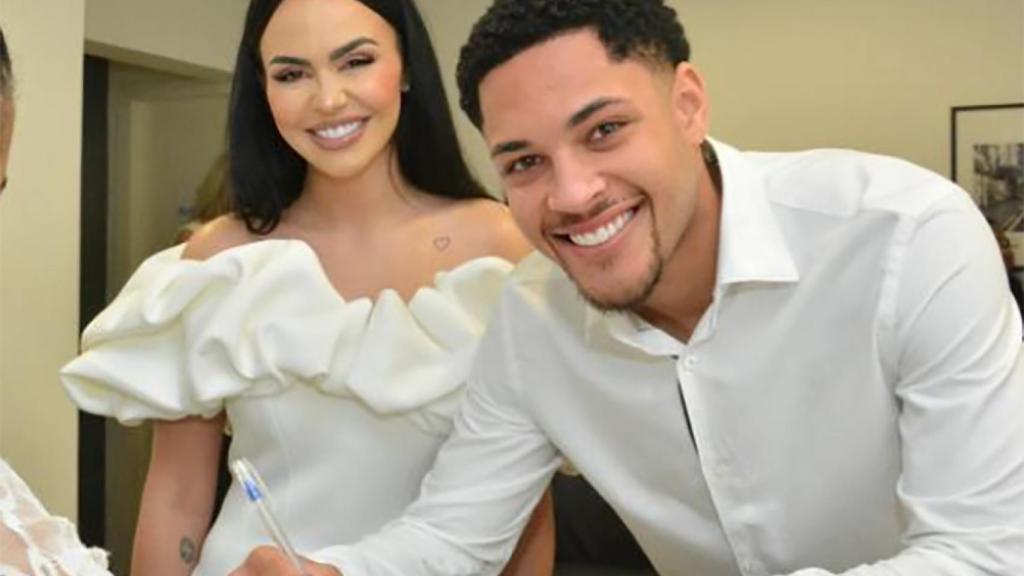 Vitor Roque se casa con Dayana Lins en Brasil
