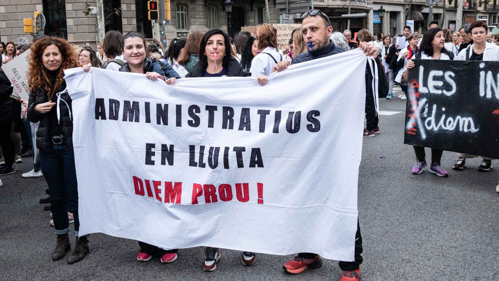 Personal administrativo de la sanidad pública se manifiestan en Barcelona contra sus condiciones laborales