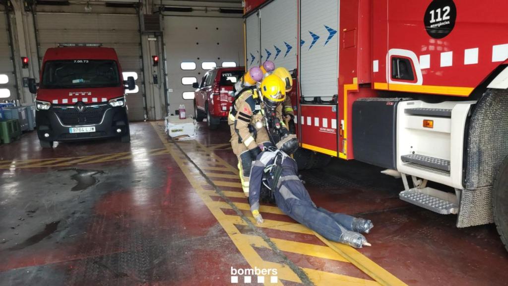Bomberos de la Generalitat realizando prácticas