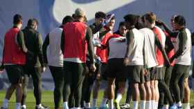 Los jugadores del FC Barcelona, durante un entrenamiento en la Ciutat Esportiva