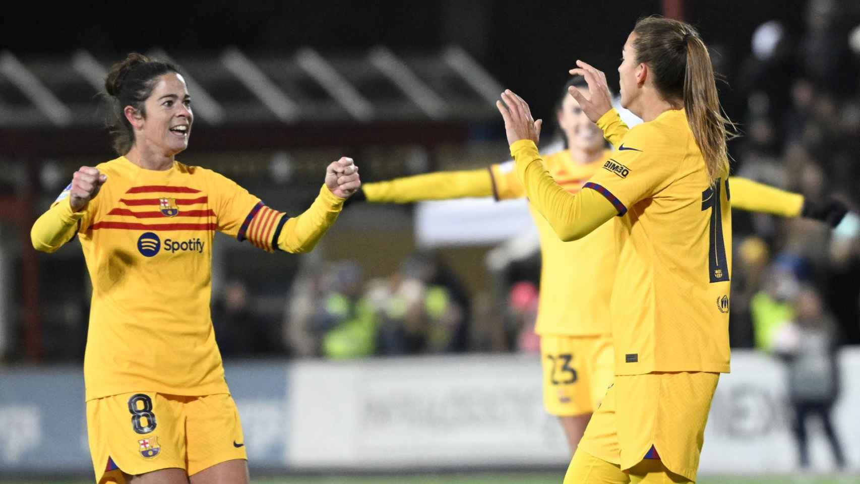 Patri Guijarro celebra su gol al Rosengard con Marta Torrejón