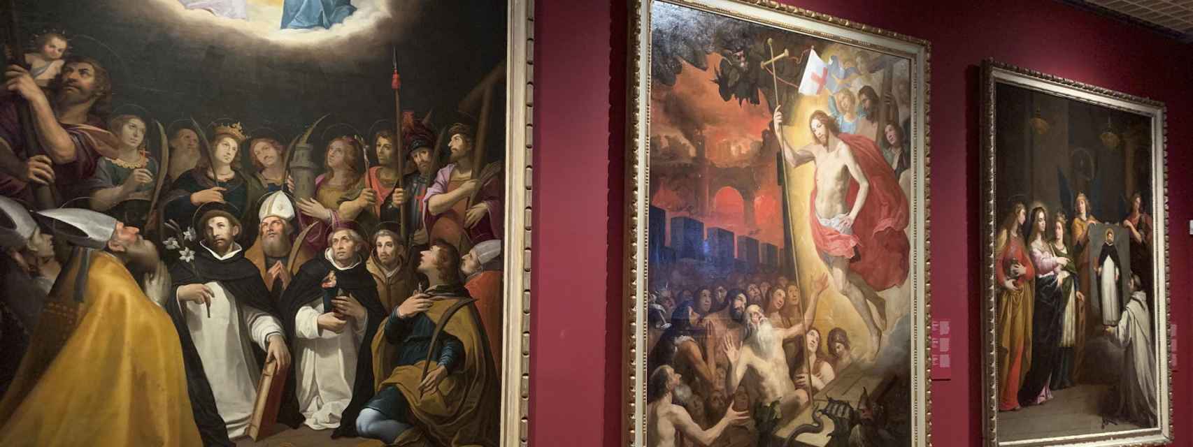 Una de las salas de la exposición, con los tres lienzos de Vicente Carducho.