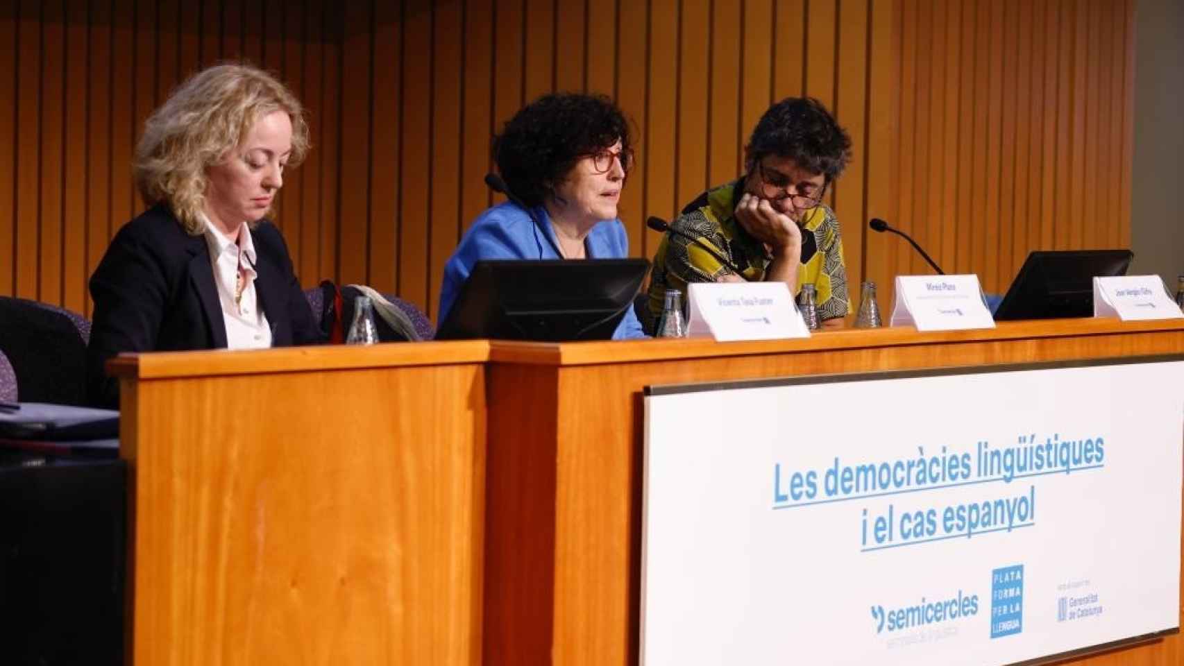 La vicepresidenta de la Plataforma per la Llengua, Mireia Plana, en el seminario 'Las democracias lingüísticas y el caso español'