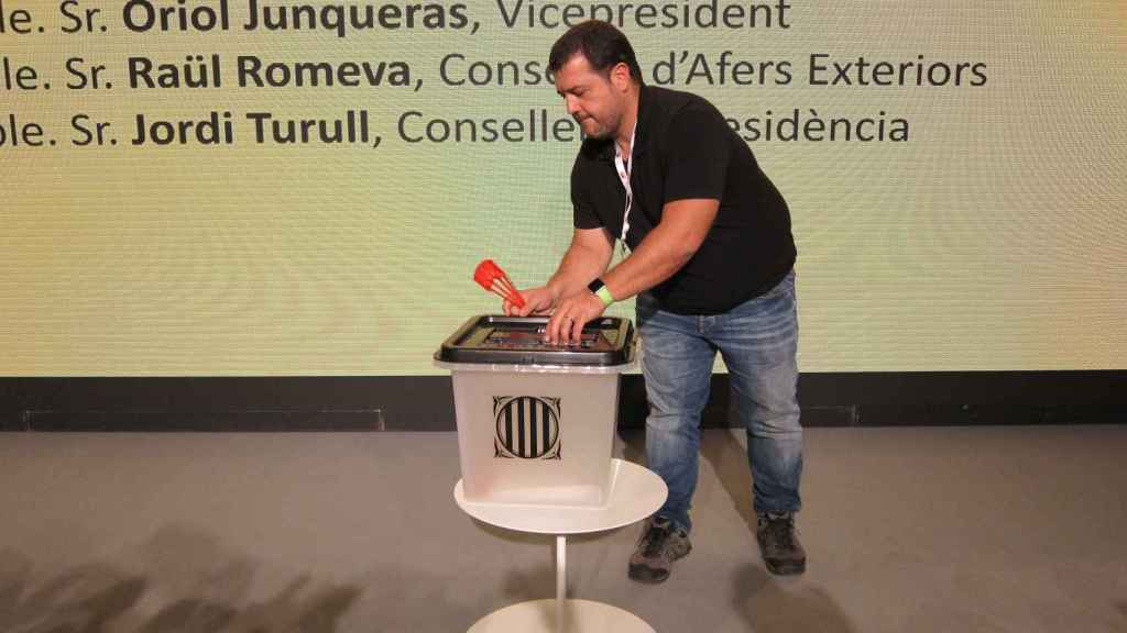 Urna del referéndum ilegal de independencia del 1-O