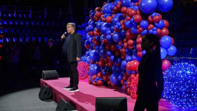 Laporta da un discurso en la cena de Navidad del Barça en el Palau