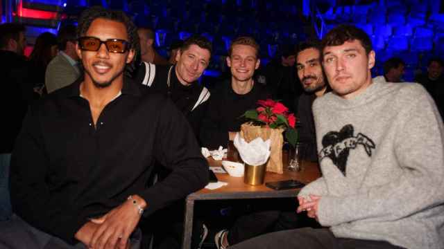 Koundé, Lewandowski, Frenkie de Jong, Gundogan y Christensen, en la cena de Navidad del Barça