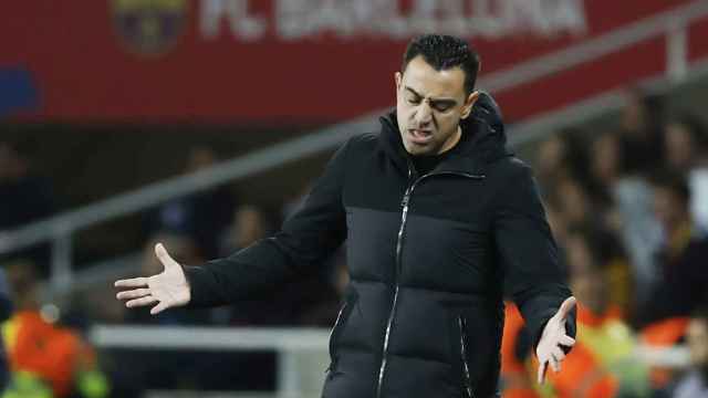 Xavi Hernández, lamentándose tras una ocasión en el Amberes-Barça