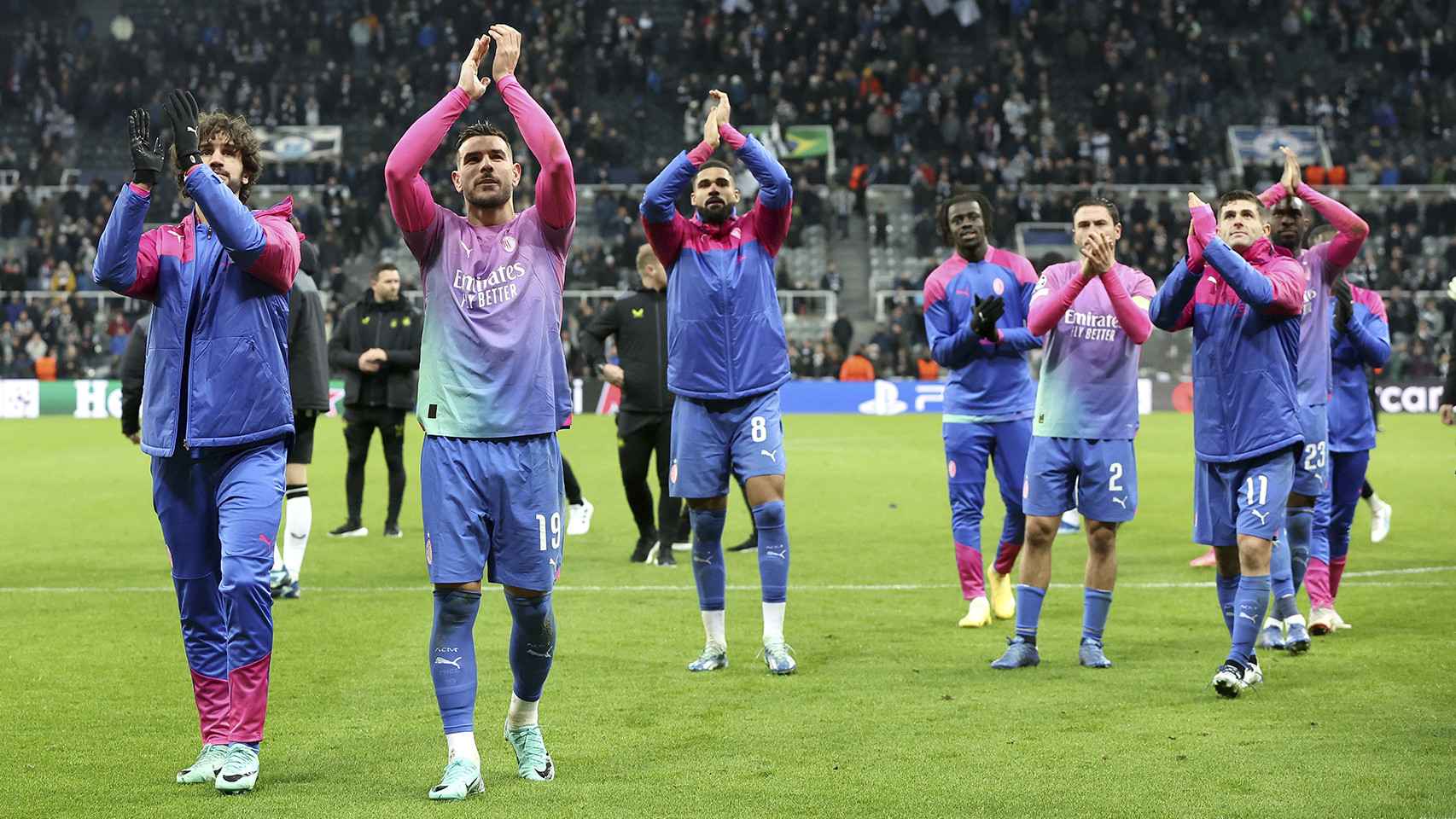 Los jugadores del AC Milan festejan una victoria en la Champions League